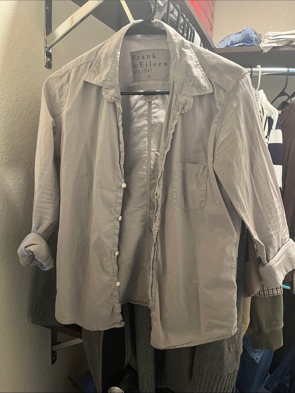 Frank & Eileen Women’s Featherweight  Button-Down Shirt in Light Gray, S.